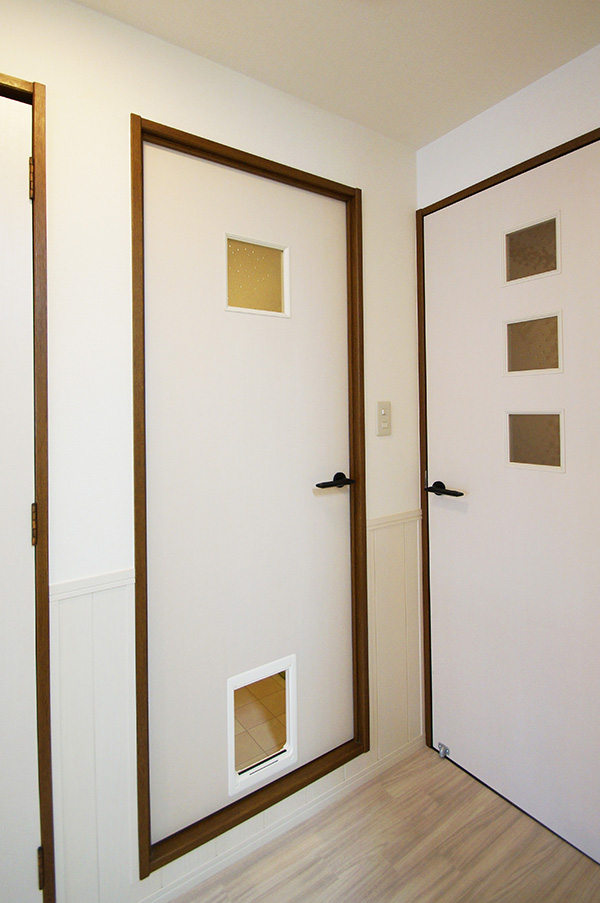 ペット用出入口付き建具